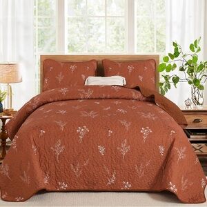Elegant Floral Brown Quilt Set